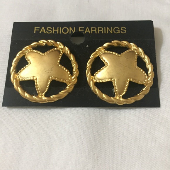 GOLD TONE STAR IN A CIRCLE EARRINGS CLIP BACK - Picture 4 of 5